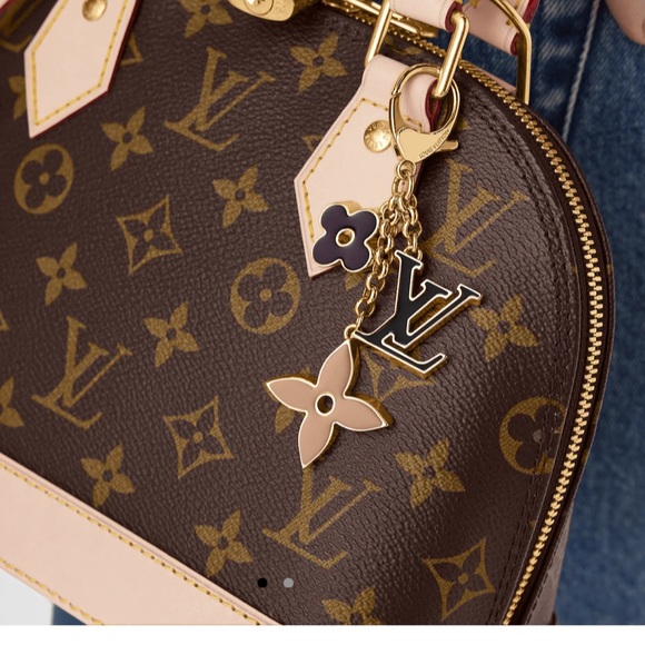 ❤️TRADED❤️Louis Vuitton FLEUR DE MONOGRAM BAG CHARM - Picture 2 of 7